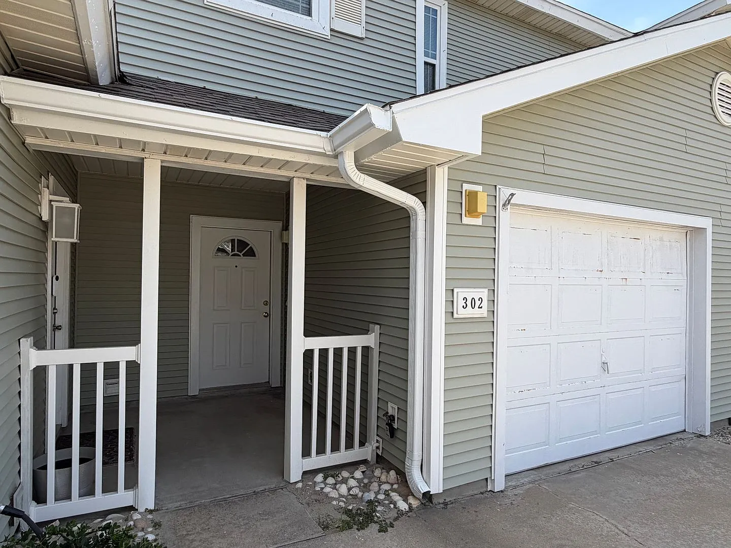 Island Townhome In A Gated Community — Photo 4