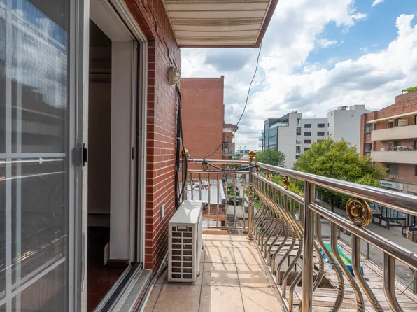 132-36 Pople Avenue image 14 of 19