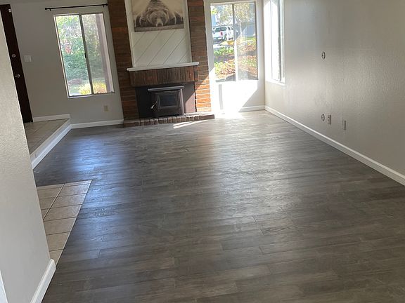 5th image of 827 Centennial Dr #1