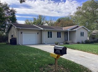 1113 Shore Acres Dr, Albert Lea, MN 56007
