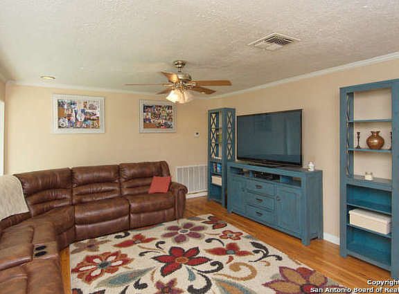 3rd image of 121 Lyman Dr