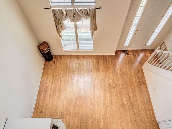 2nd image of 10445 Sunnybrook Cir