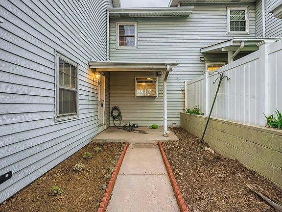 2nd image of 2528 S Vaughn Way APT D
