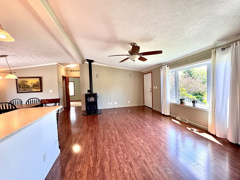 650 Bostwick Rd — Photo 7