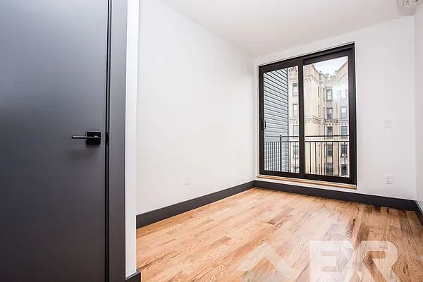 Rented by EXR | media 32