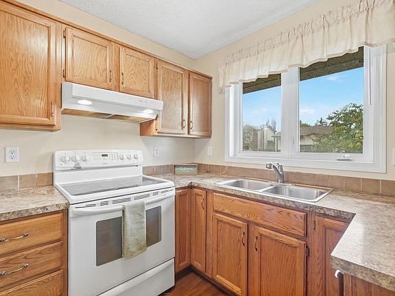 5th image of 10440 16th Ave NW