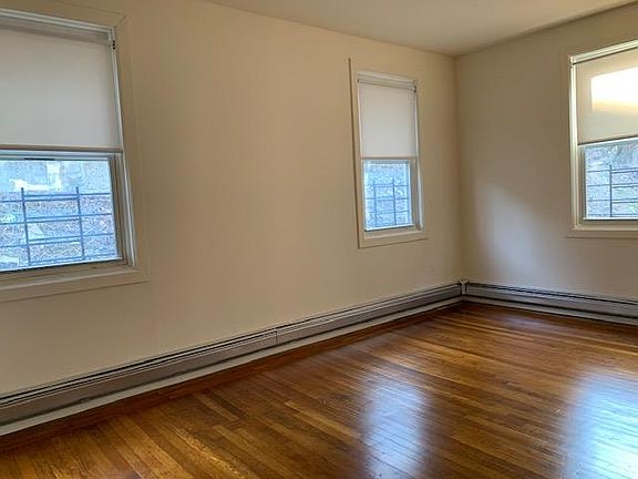 5th image of 26 Willis Ave #2B