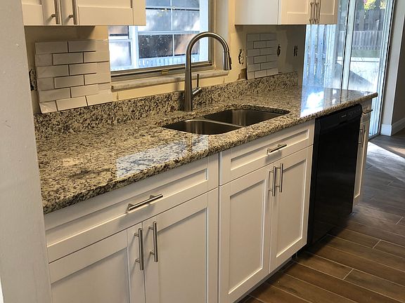 5th image of 2528 Bramblewood Dr E