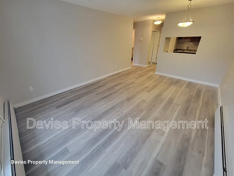 10326 117th St NW #302 — Photo 3
