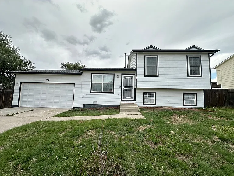 102 Comanche Ct — Photo 1