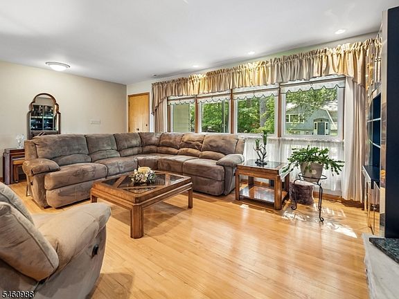 5th image of 45 Sunset Rd