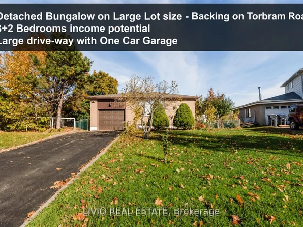 12 Finsbury Dr, Brampton, ON L6T 3P9