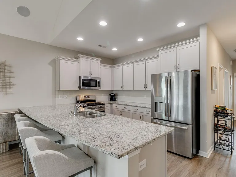 1453 Ardennes Dr — Photo 3