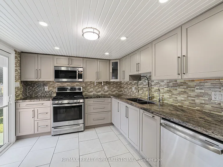 115 Kings Forest Dr — Photo 10