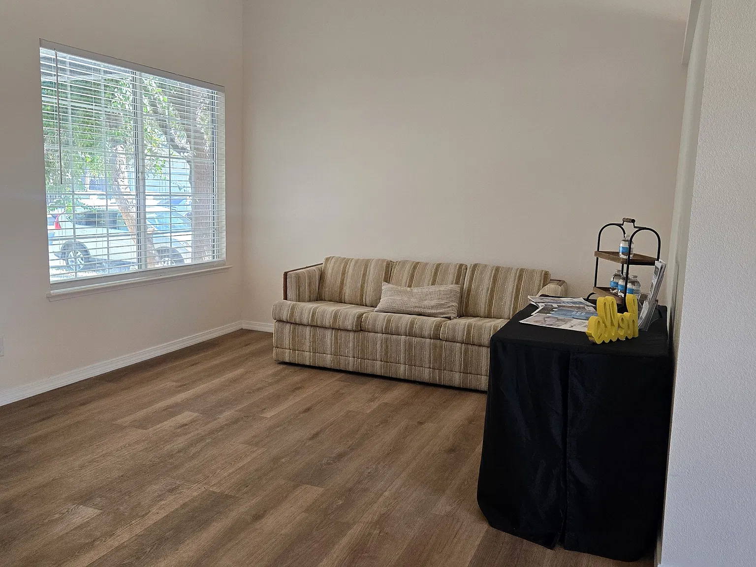 3 bed, 943 sqft, $2,000 — Photo 3