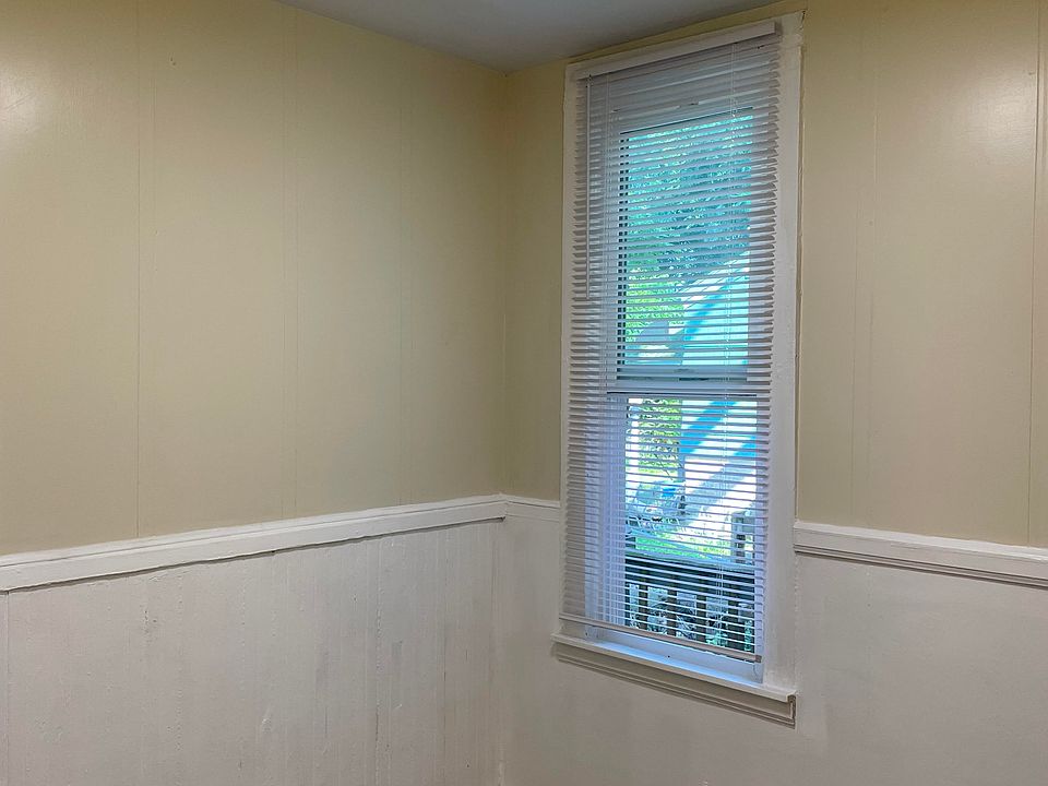 2nd image of 182 E 6th St #2