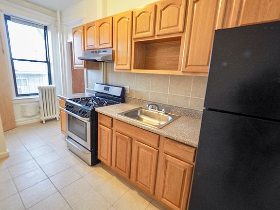 3rd image of 3112 42nd St #8