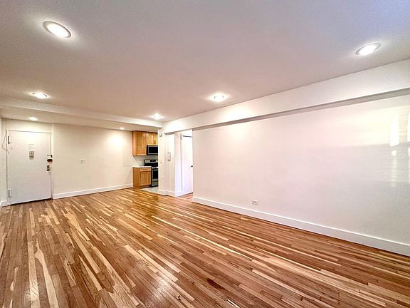 3rd image of 149-45 Northern Blvd APT 2K
