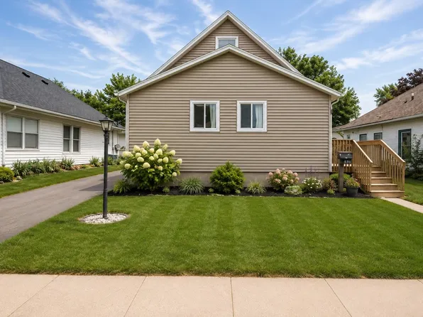 329 4th St, West Des Moines, IA 50265