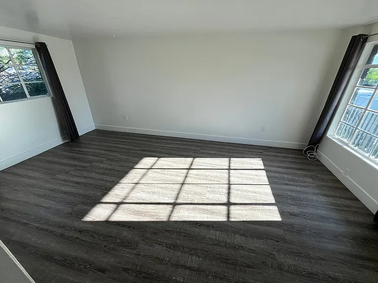15-35 N Longfellow Ave — Photo 5