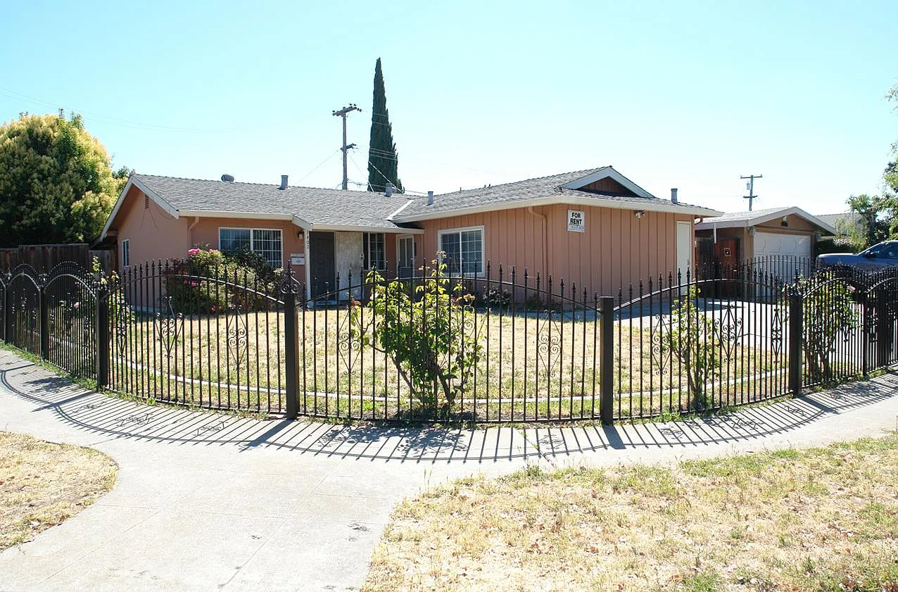 1402 Mount Whitney Dr photo 1