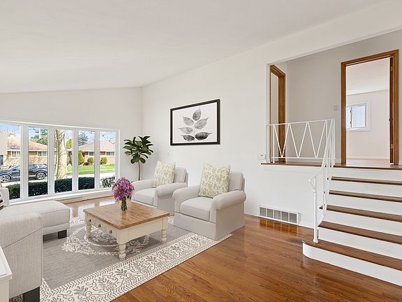 3rd image of 2406 W Martindale Dr
