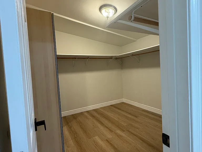 1125 Stanley Ave — Photo 10