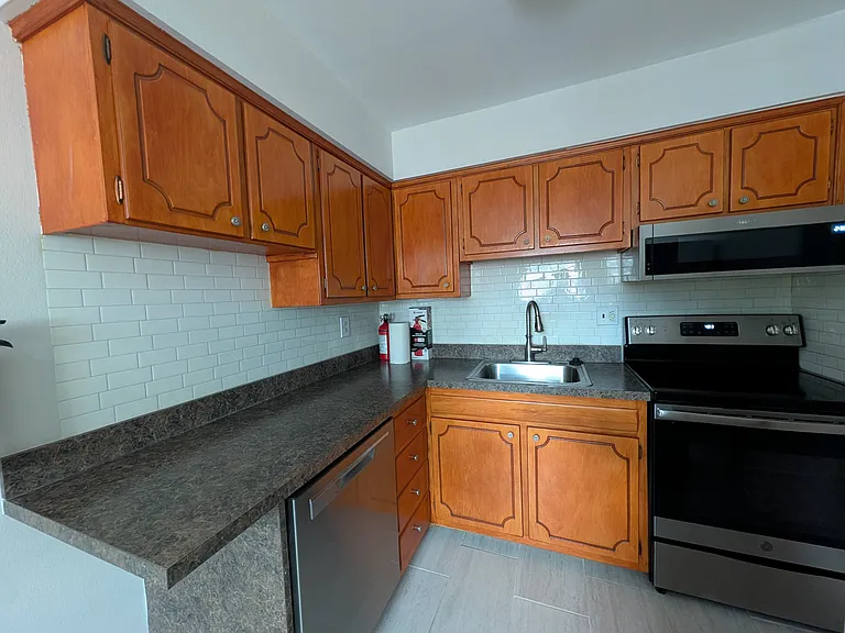 340 Woodlawn Ter #F5 — Photo 3