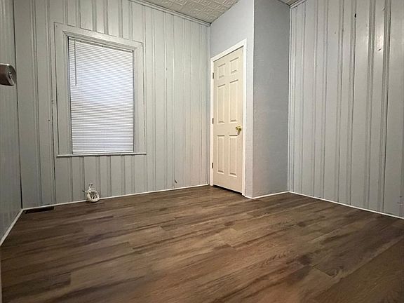4th image of 34 Enterprise St #2