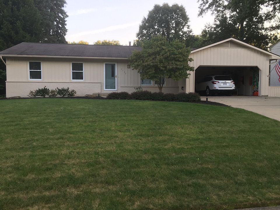 1st image of 2752 Dartmoor Dr NE