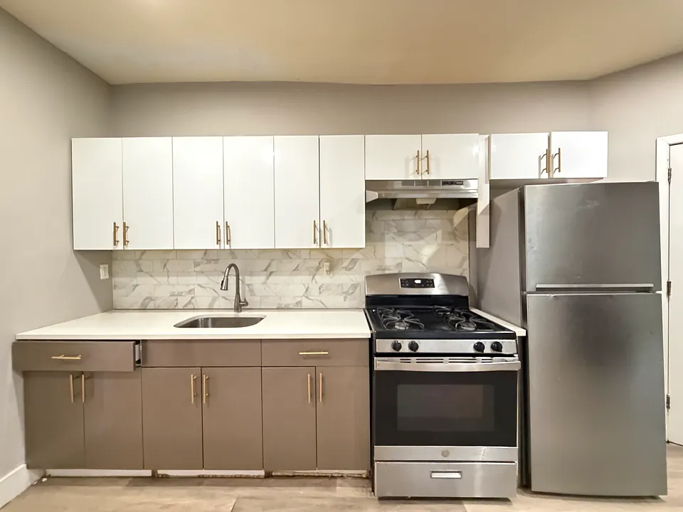 26 Andrew St #1R