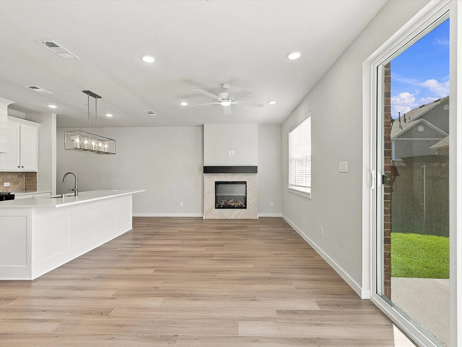 3 bed, 1759 sqft, $2,650 — Photo 4