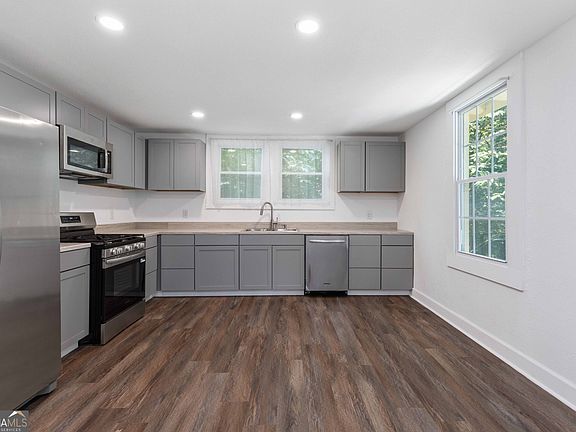 4th image of 2910 Bradley Cir