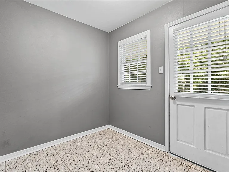 161 Poydras Ave — Photo 8