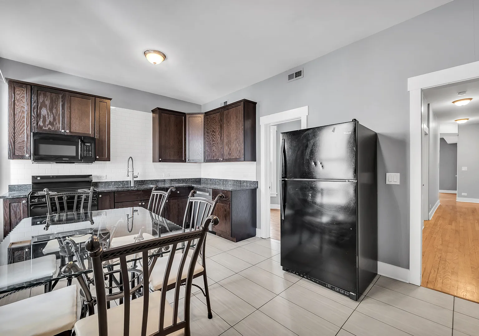 3 bed, 1287 sqft, $2,700 — Photo 3