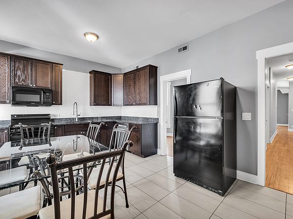 2nd image of 3208 W Wabansia Ave Unit 2E