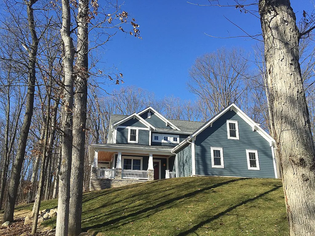 7935 Lee Rd photo 1