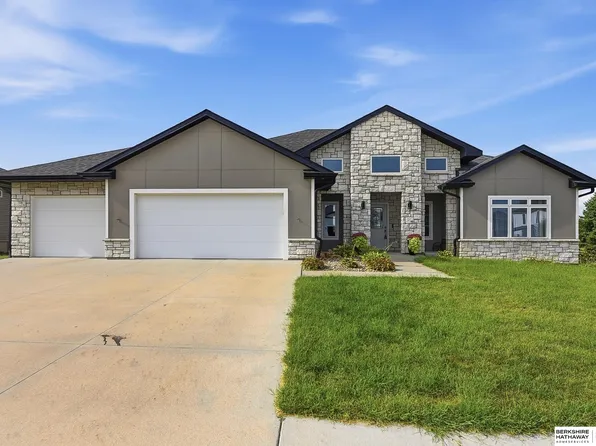 128 E Sloup Dr, Wahoo, NE 68066