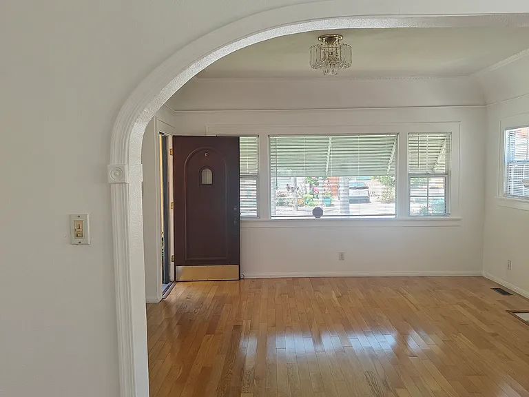 234 Roswell Ave — Photo 7