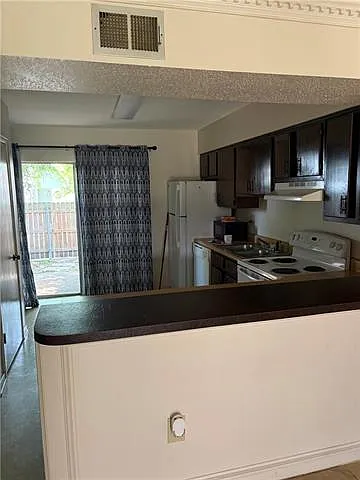 913 Vouray Dr #C — Photo 3