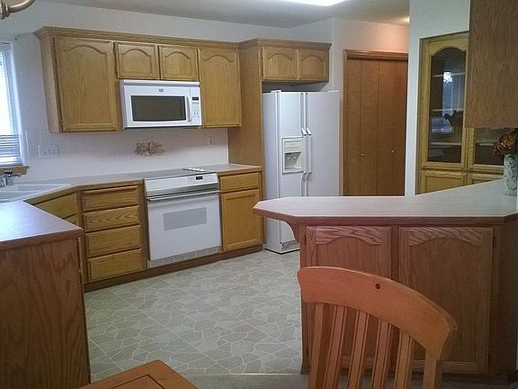 2nd image of 2737 S Sunnybrook Ln