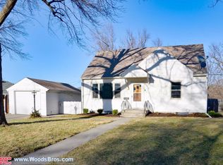 2320 Colonial Dr, Lincoln, NE 68502