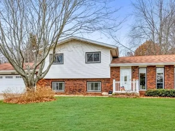 9230 92nd Pl, Saint John, IN 46373