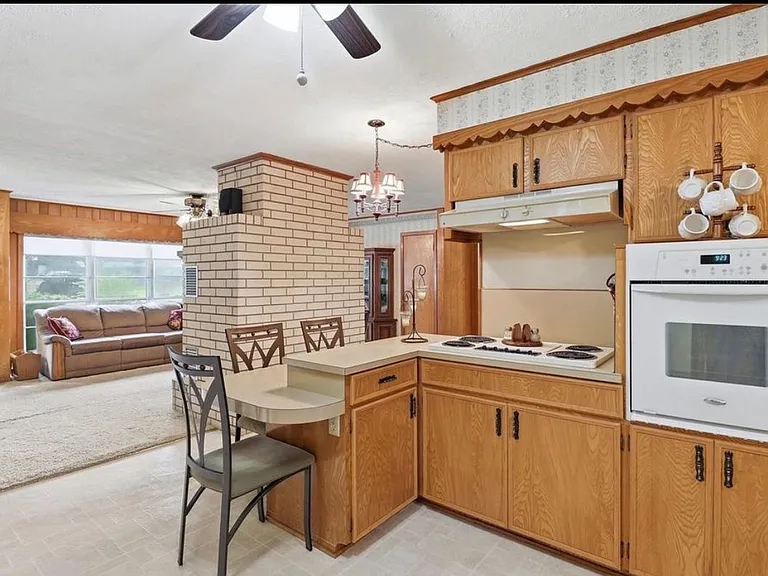 1335 Kathy Ave — Photo 7
