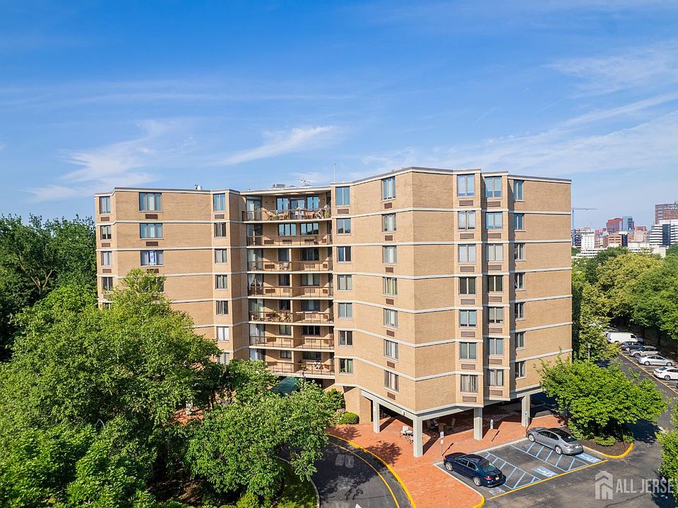 1st image of 30 S Adelaide Ave APT 5M