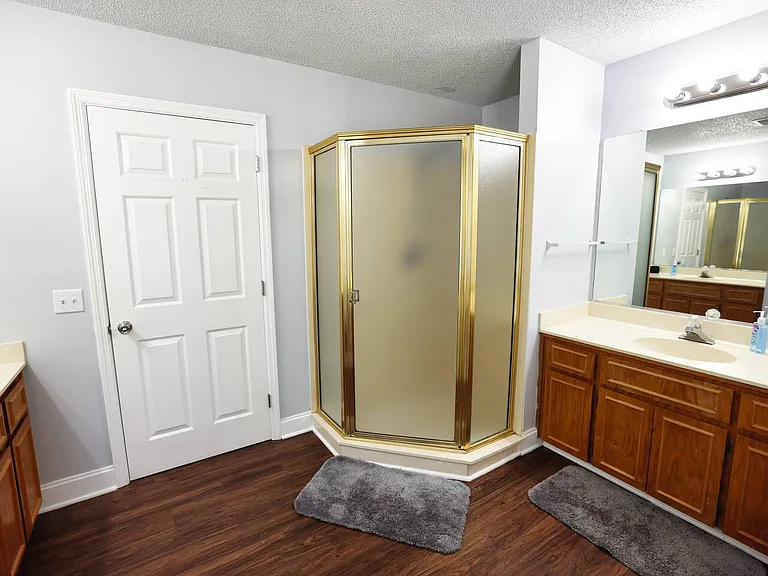 5456 Roxbury Dr — Photo 14