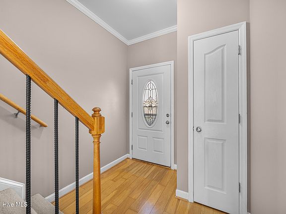 3rd image of 211 Wedgefield Circle