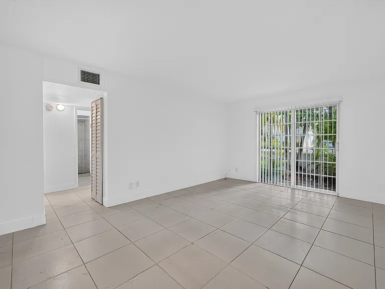 416 Santander Aveapt F — Photo 3