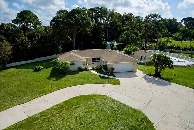 1st image of 950 Pinto Cir