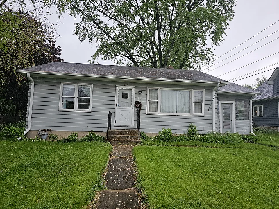 1207 W Main St